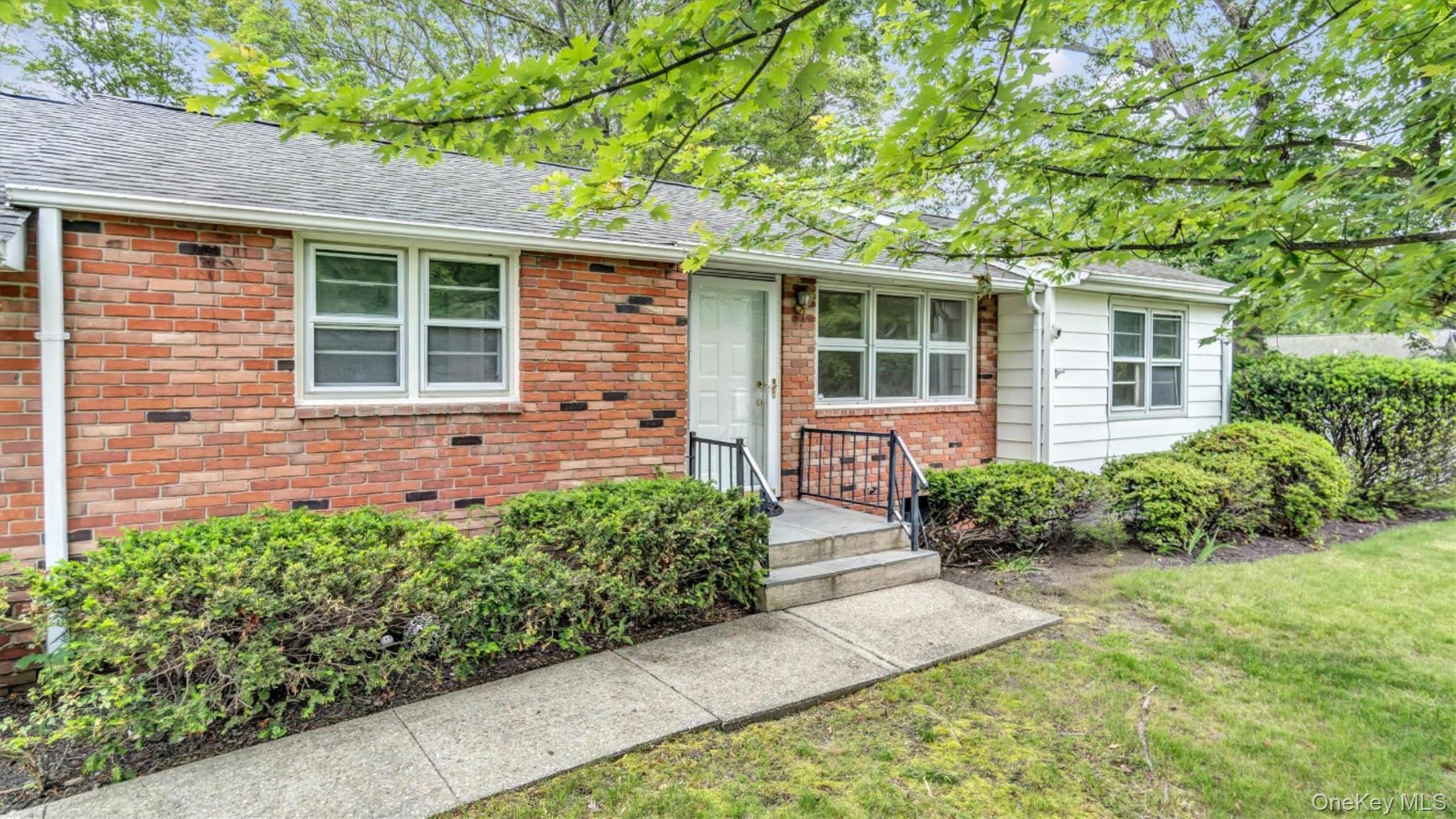 4 Holiday Court, Hampton Bays, NY 11946