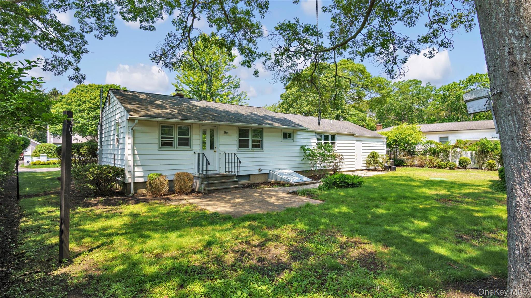 4 Holiday Court, Hampton Bays, NY 11946