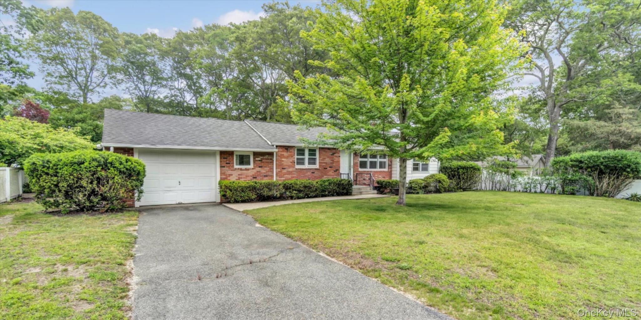 4 Holiday Court, Hampton Bays, NY 11946