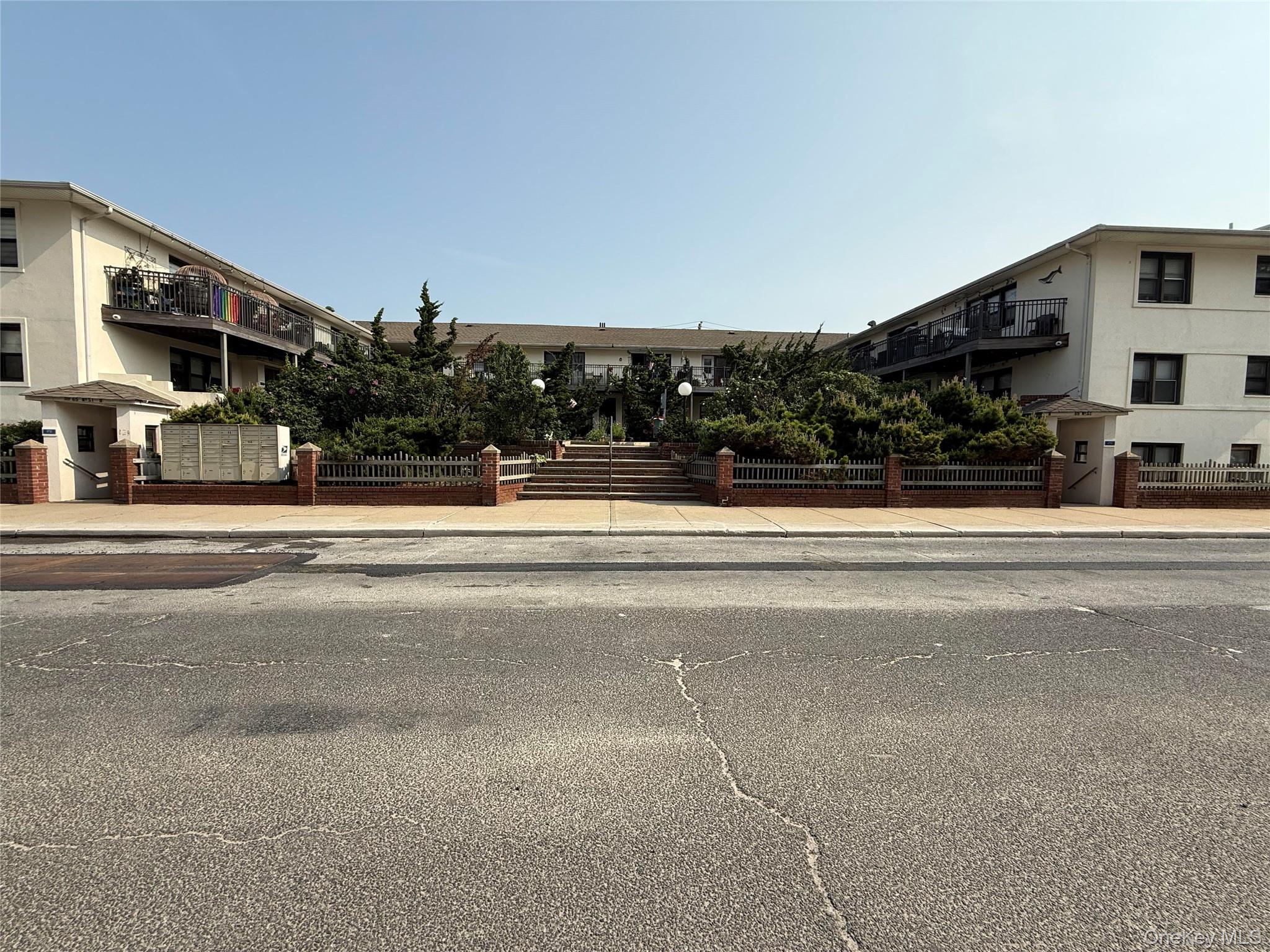 65 W Broadway # 4G, Long Beach, NY 11561