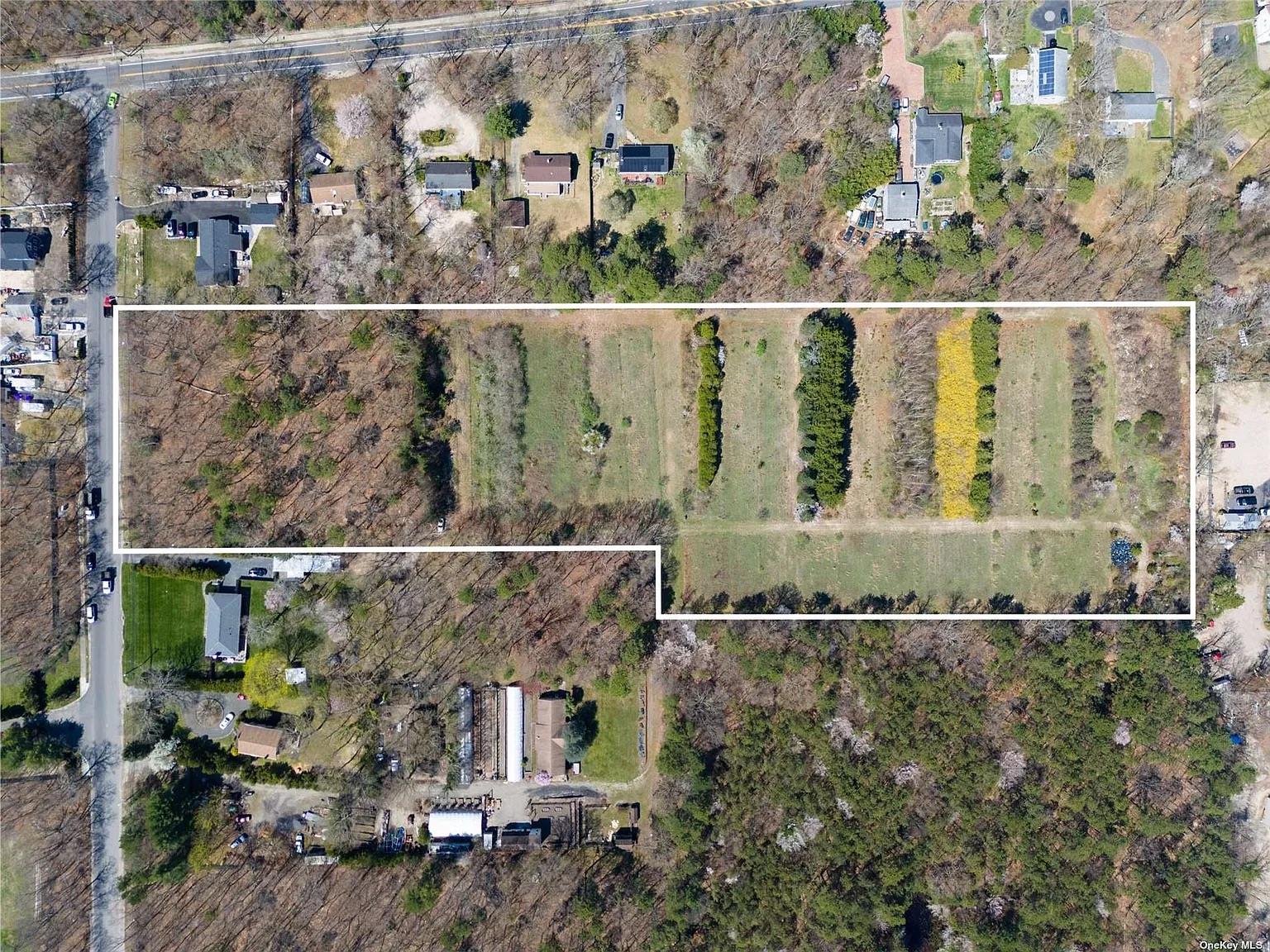 Cedarhurst Ave, Medford, NY 11763