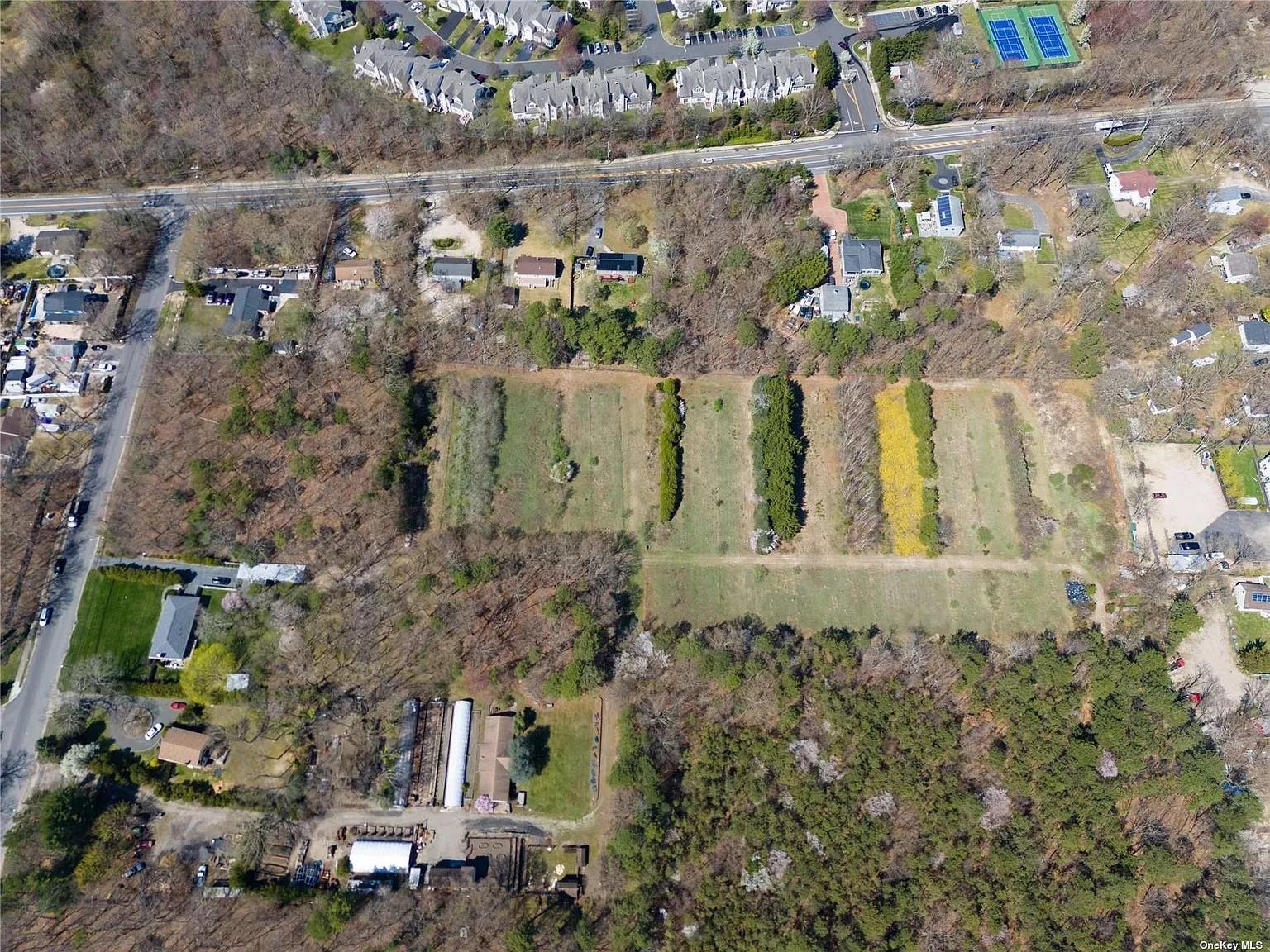 Cedarhurst Ave, Medford, NY 11763