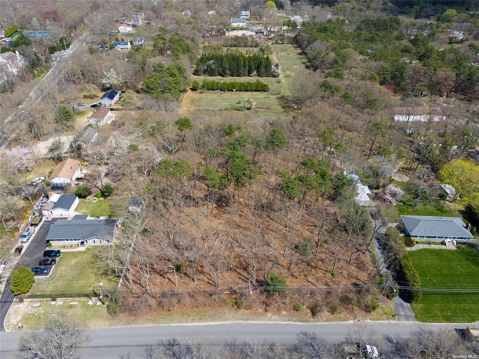 Cedarhurst Ave, Medford, NY 11763