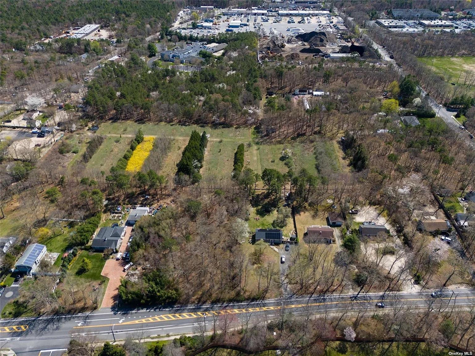 Cedarhurst Ave, Medford, NY 11763