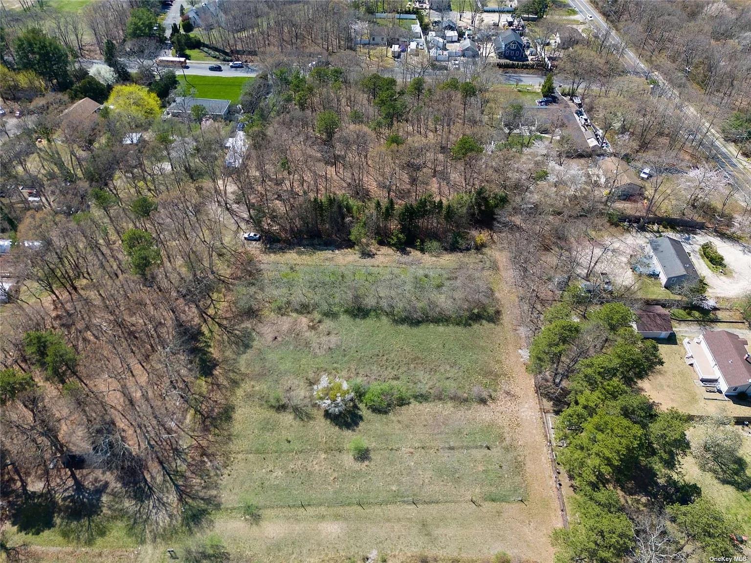 Cedarhurst Ave, Medford, NY 11763