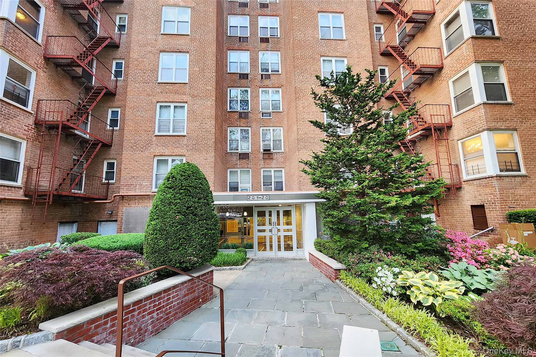 209-20 18th Ave # 5E, Bayside, NY 11360