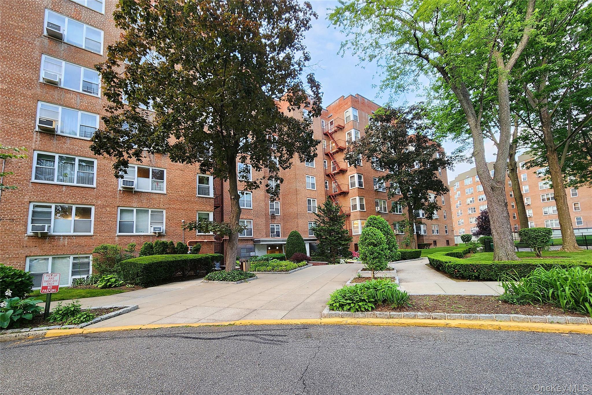209-20 18th Ave # 5E, Bayside, NY 11360