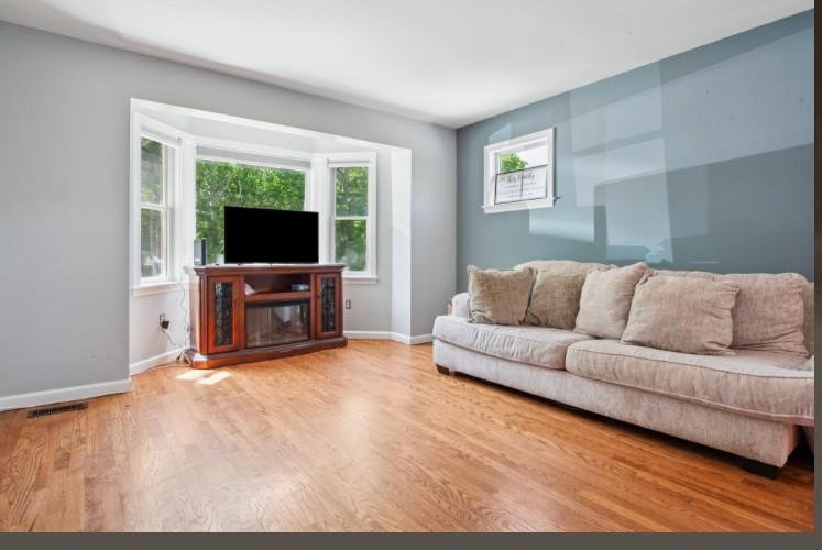 484 NORTH MAGEE Street, Southampton, NY 11968