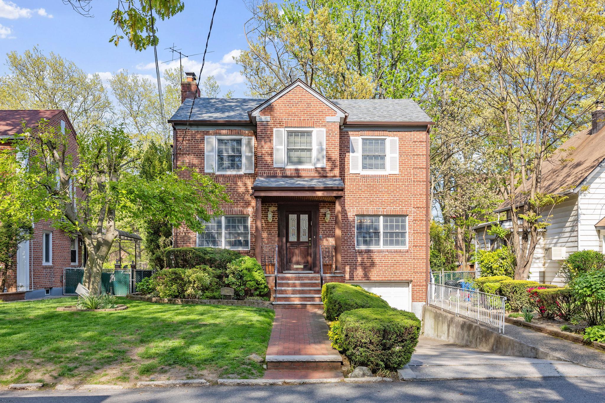 8649 Dunton Street, Holliswood, NY 11423