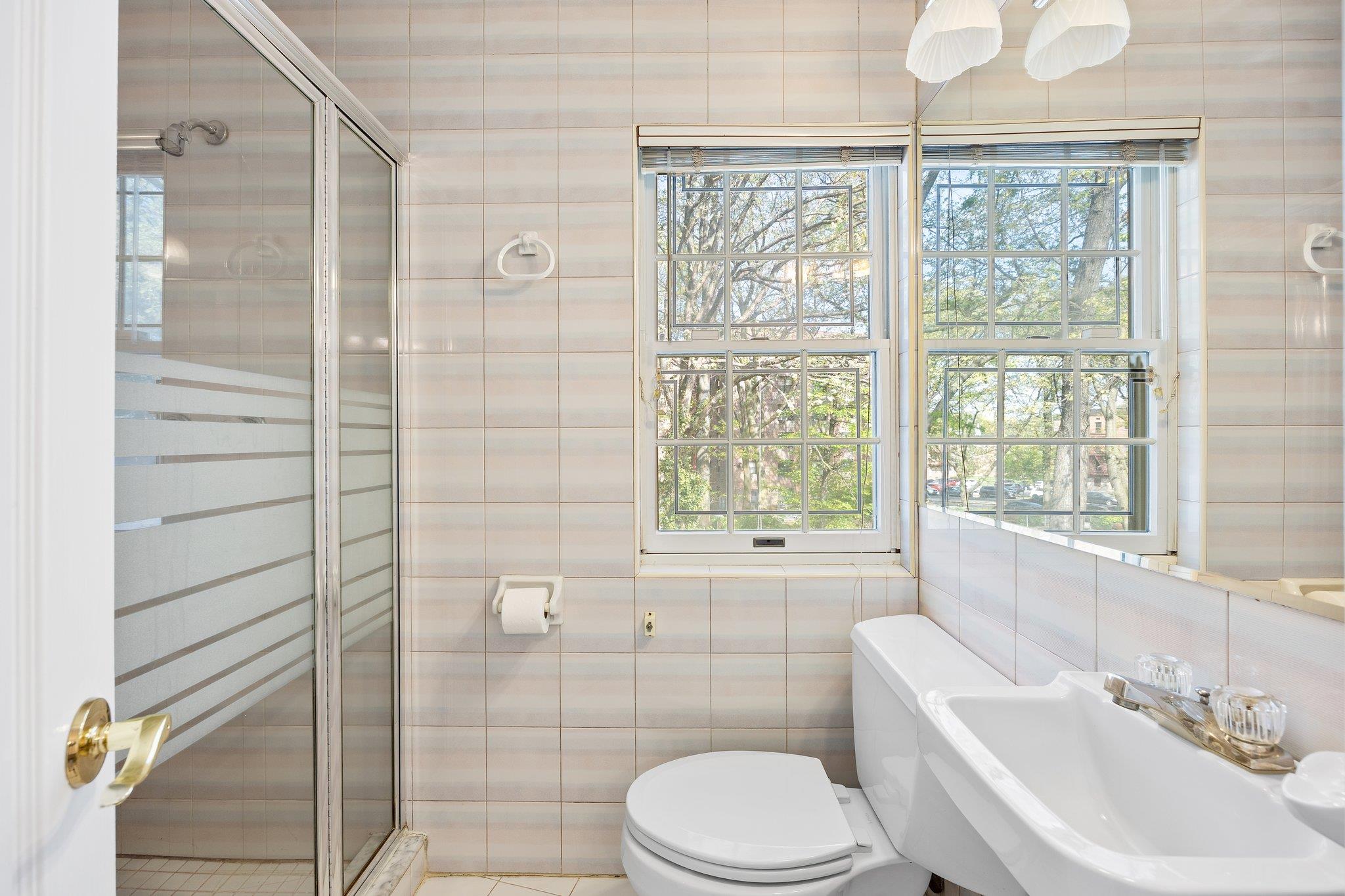 8649 Dunton Street, Holliswood, NY 11423