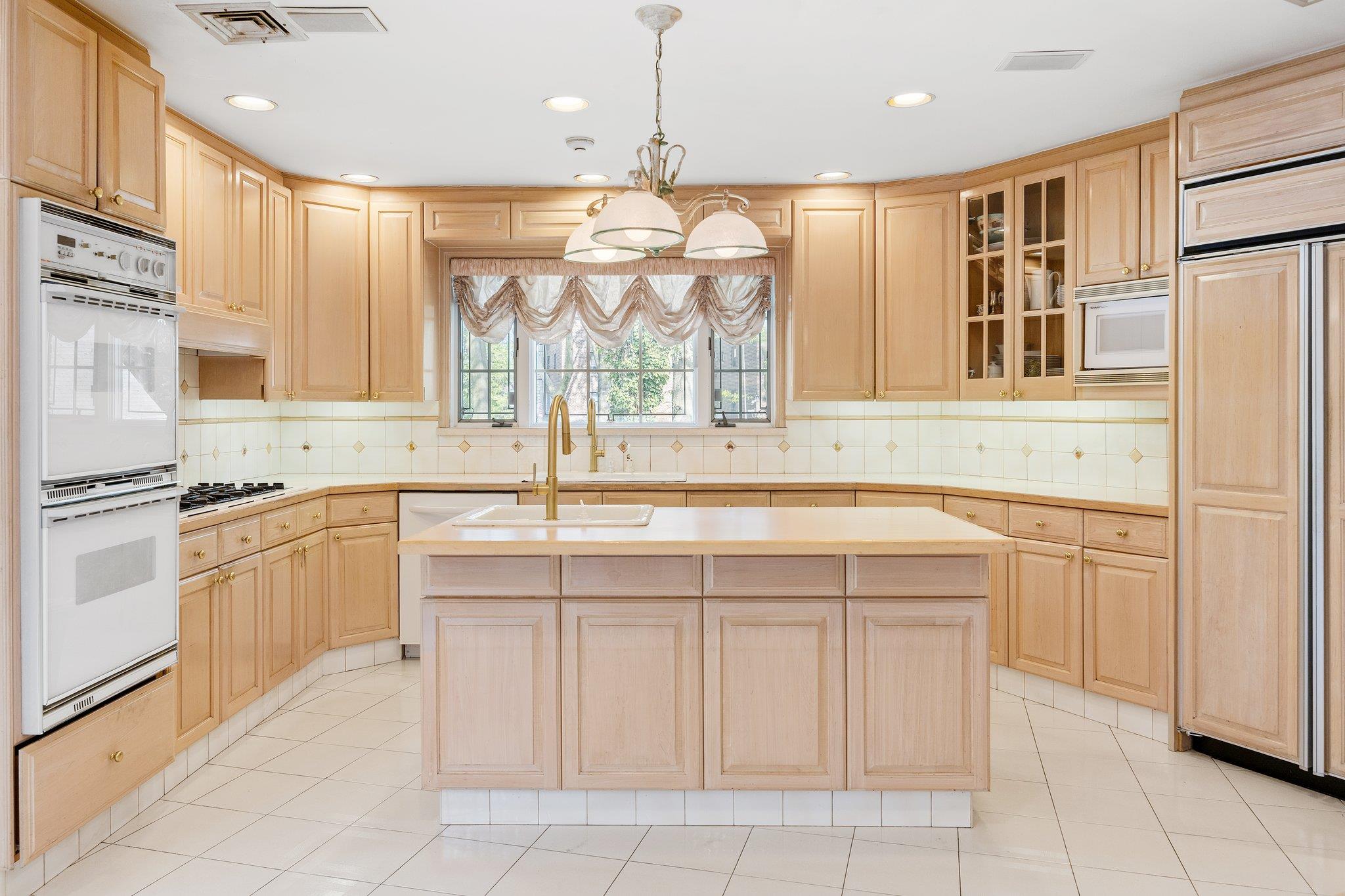 8649 Dunton Street, Holliswood, NY 11423