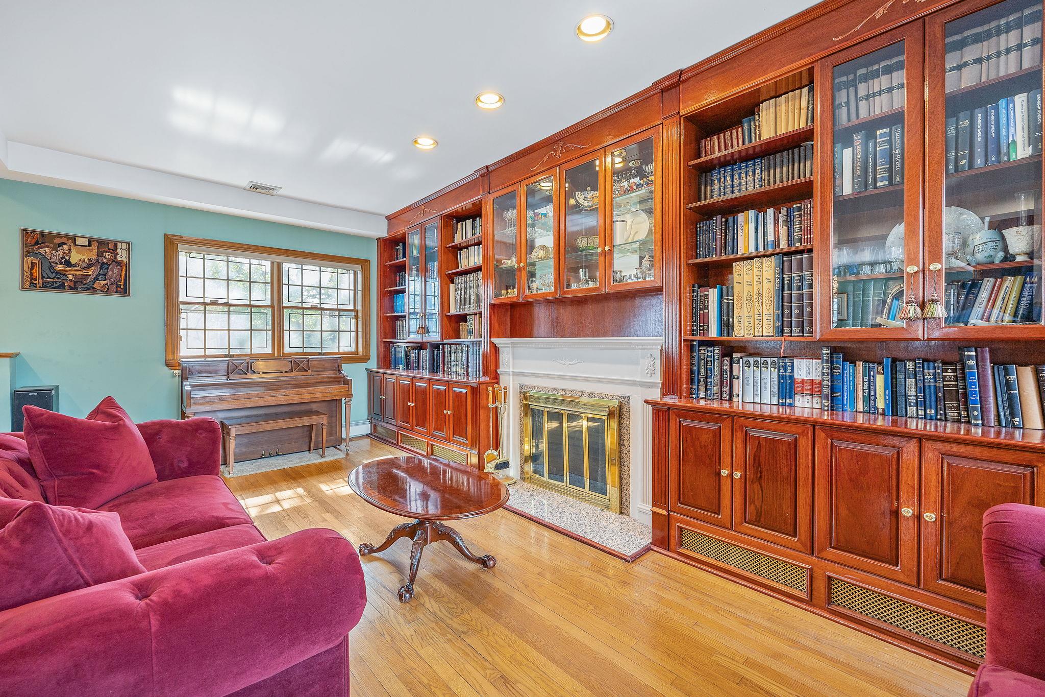 8649 Dunton Street, Holliswood, NY 11423