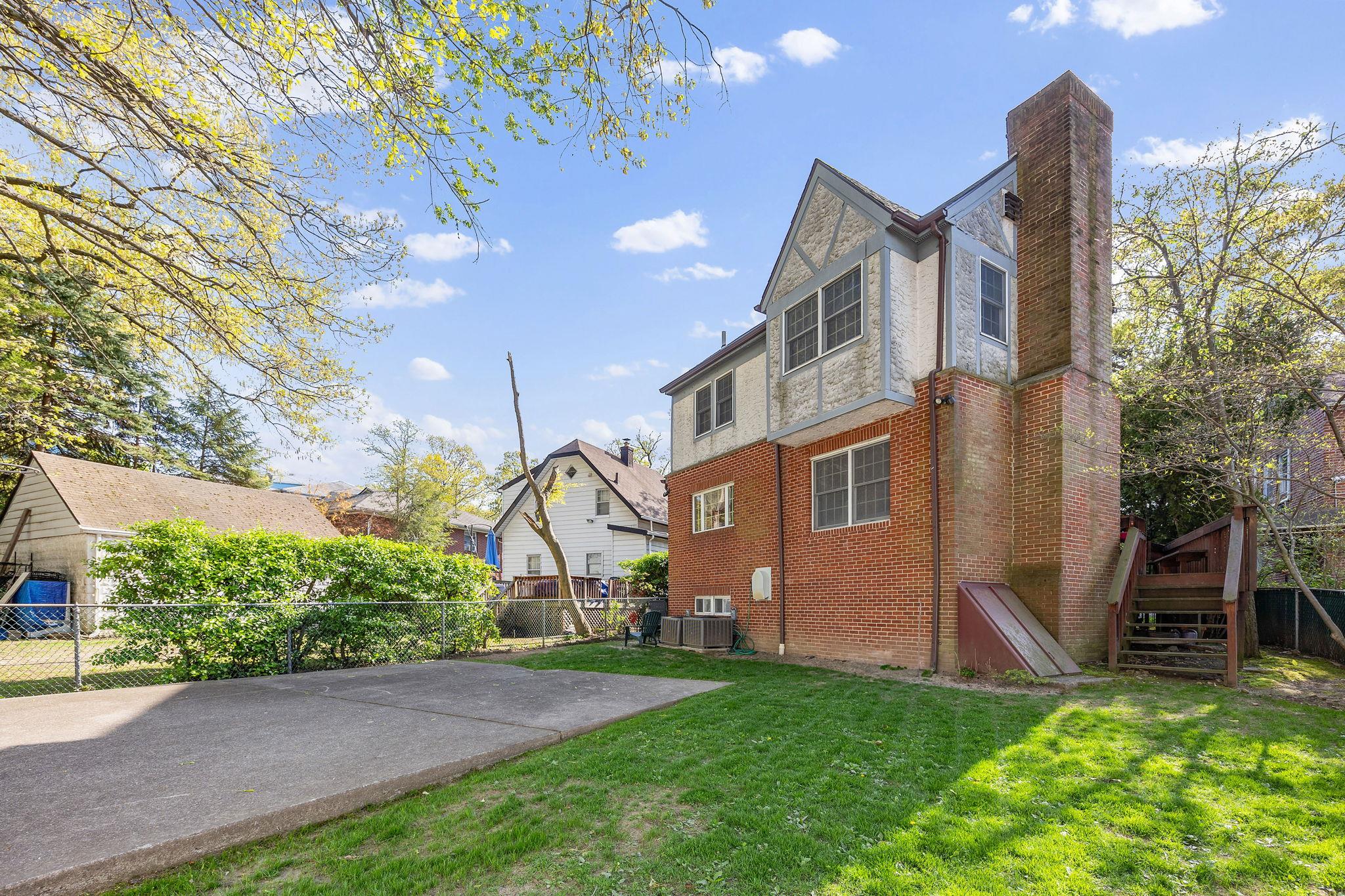 8649 Dunton Street, Holliswood, NY 11423