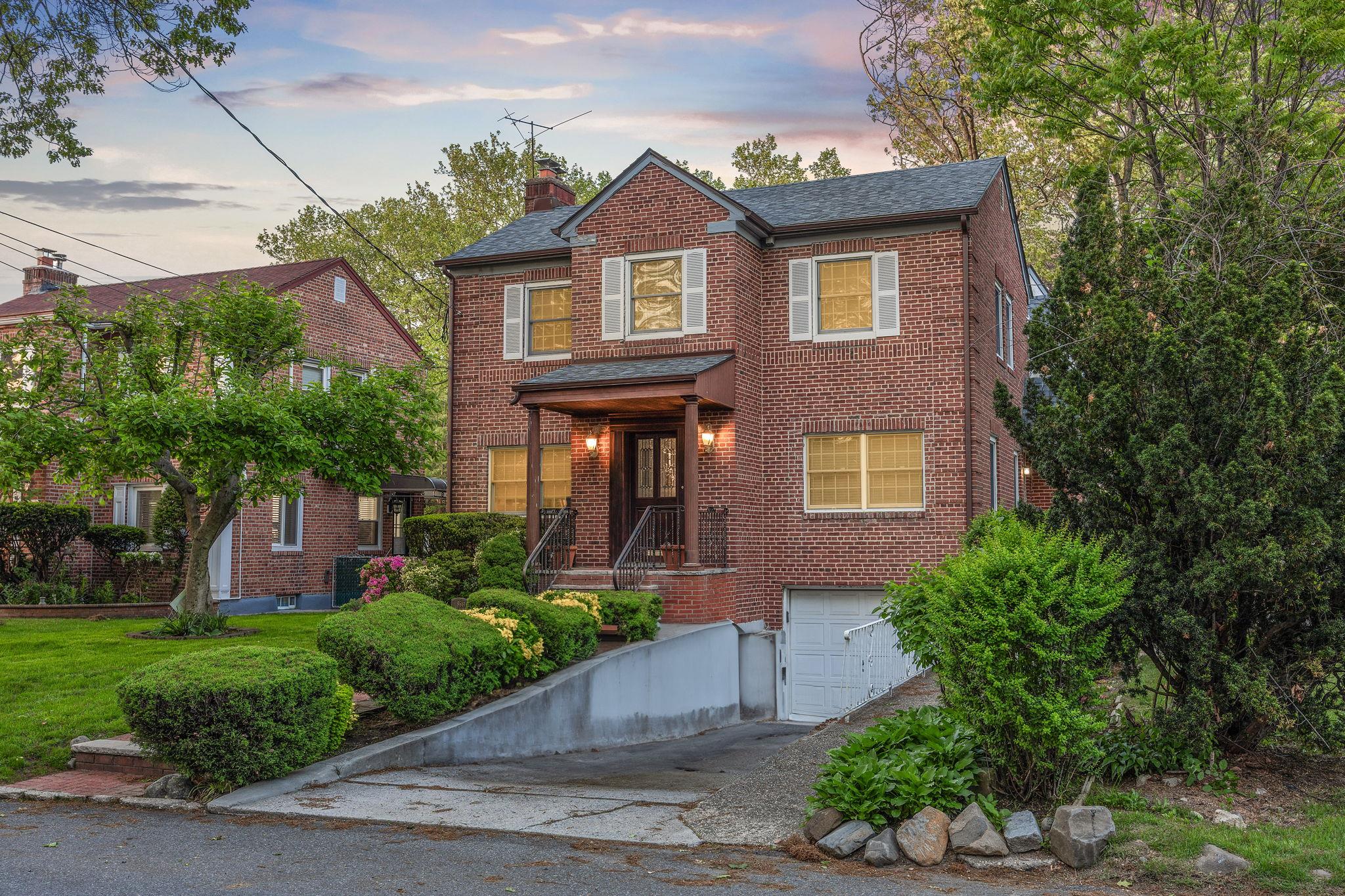 8649 Dunton Street, Holliswood, NY 11423