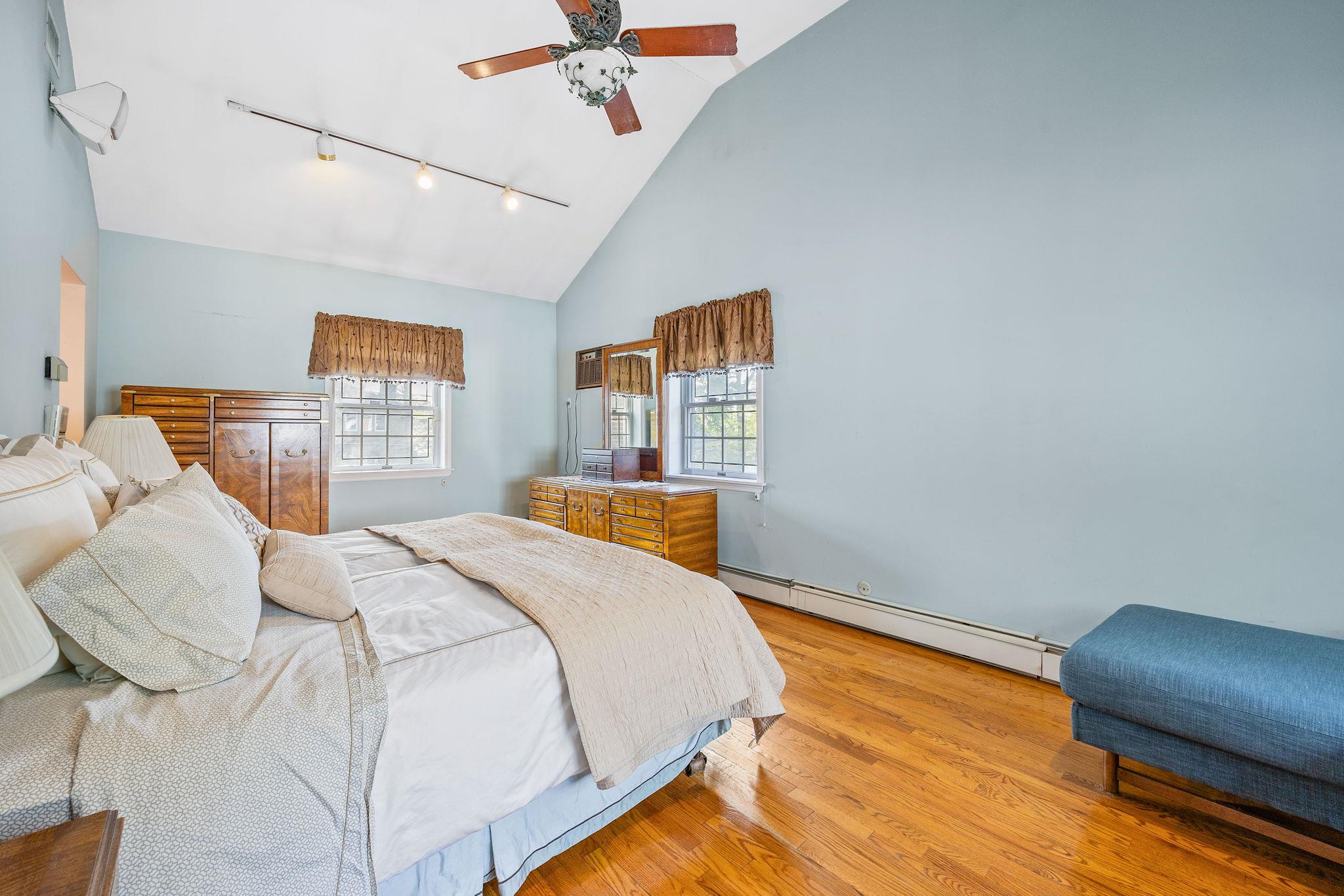 8649 Dunton Street, Holliswood, NY 11423