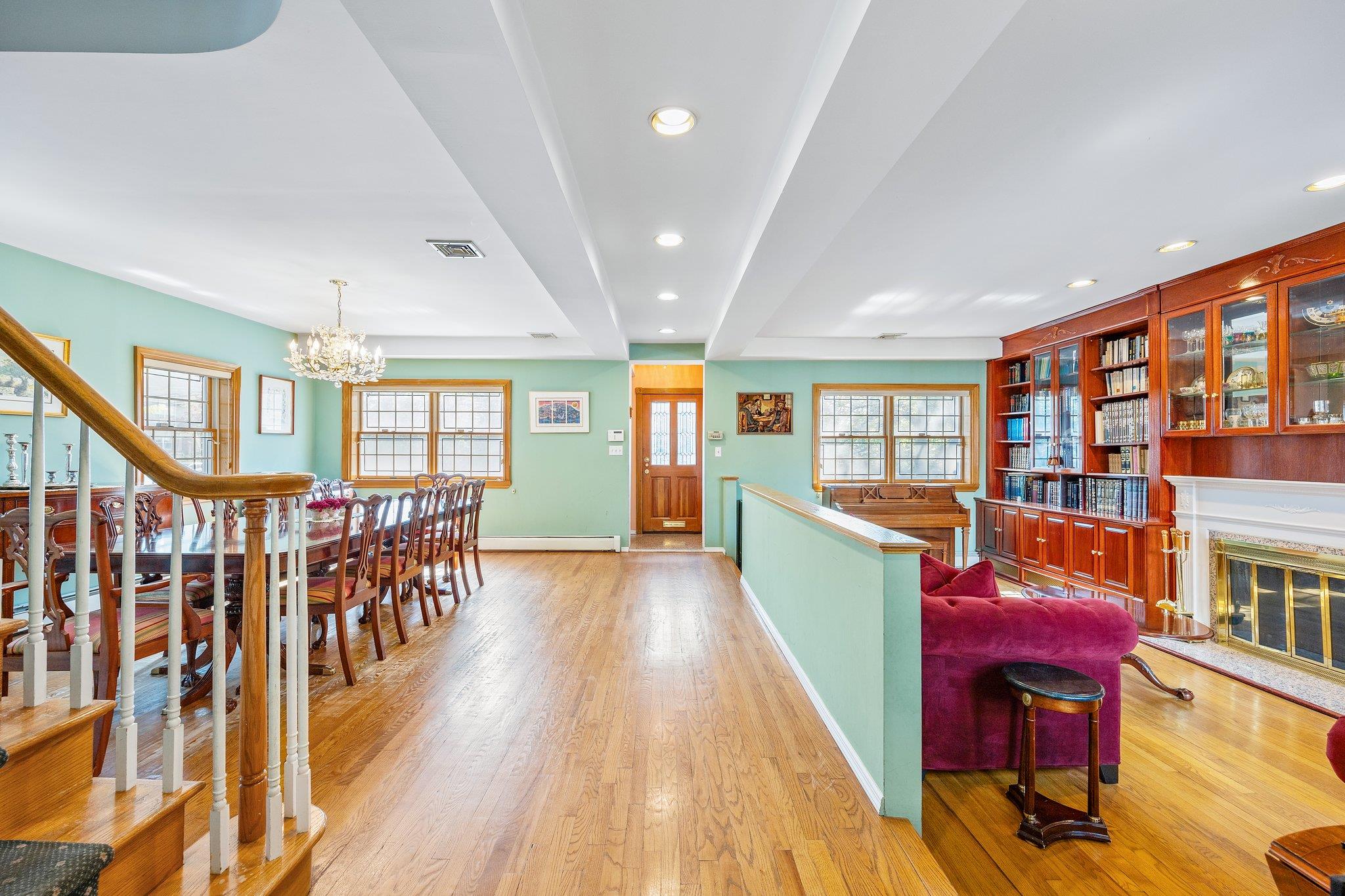 8649 Dunton Street, Holliswood, NY 11423