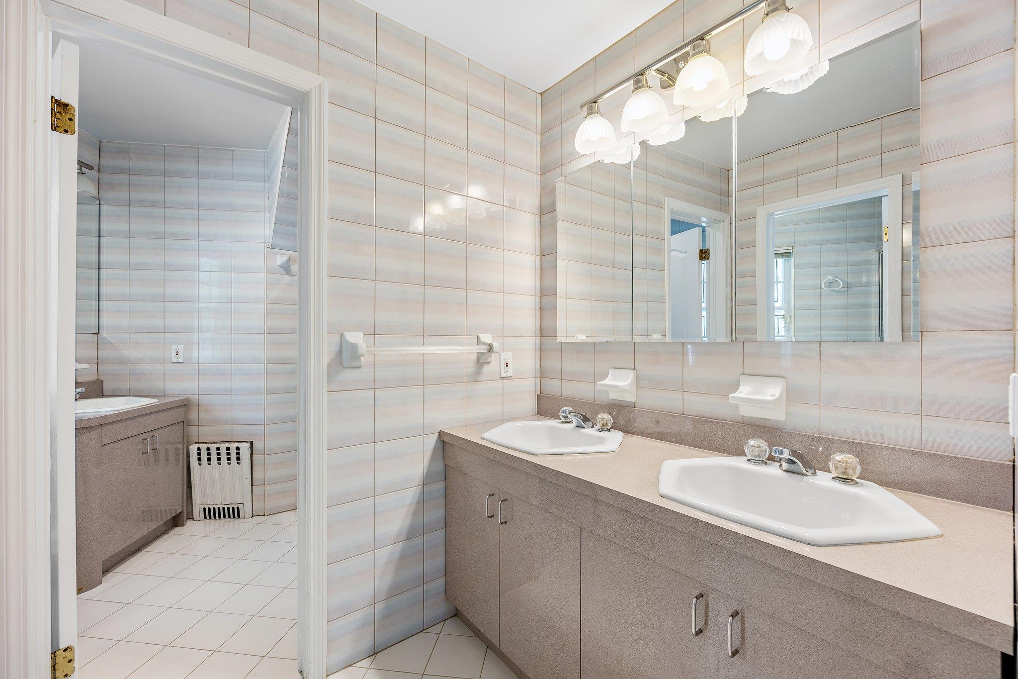 8649 Dunton Street, Holliswood, NY 11423