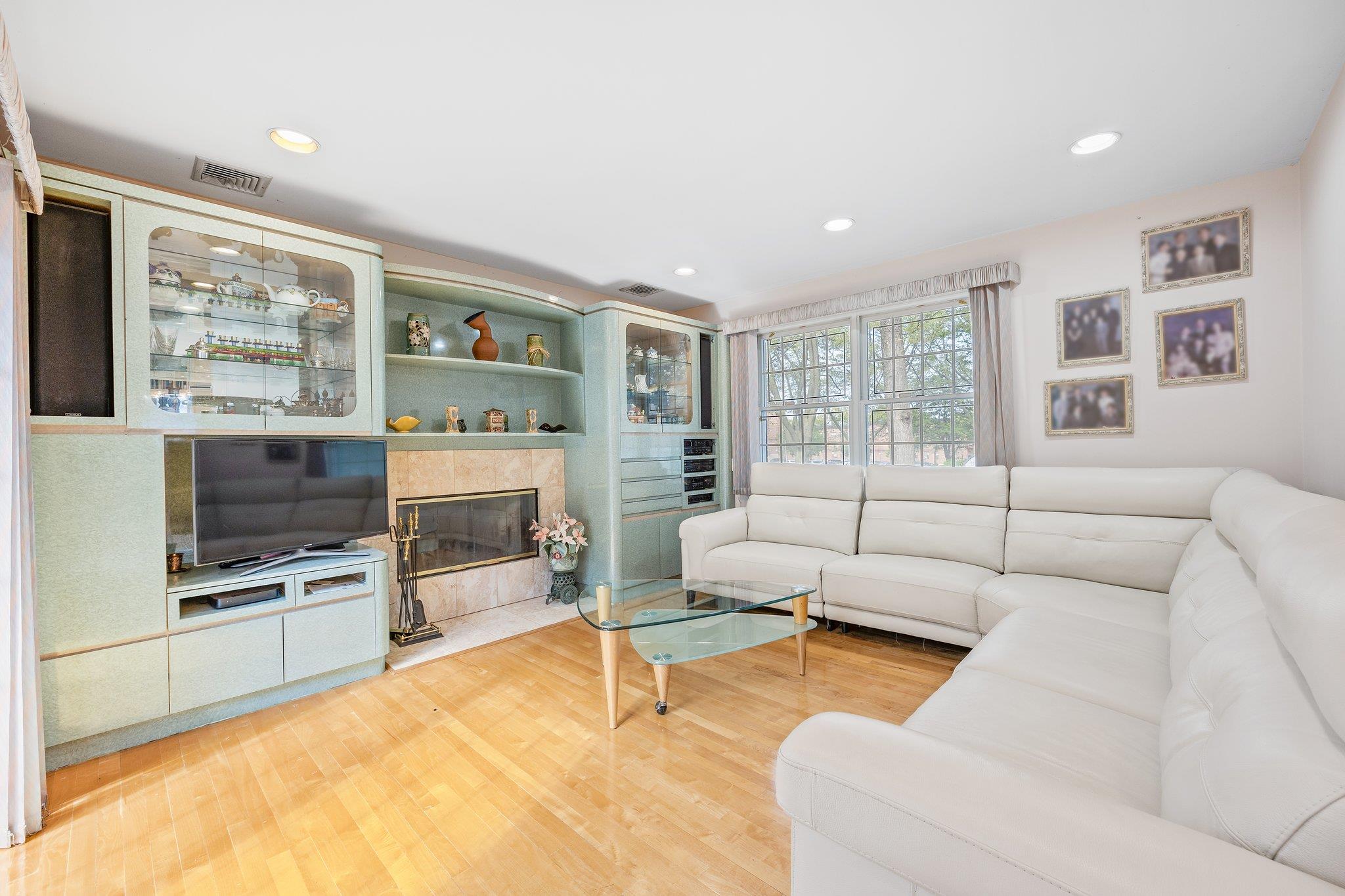 8649 Dunton Street, Holliswood, NY 11423