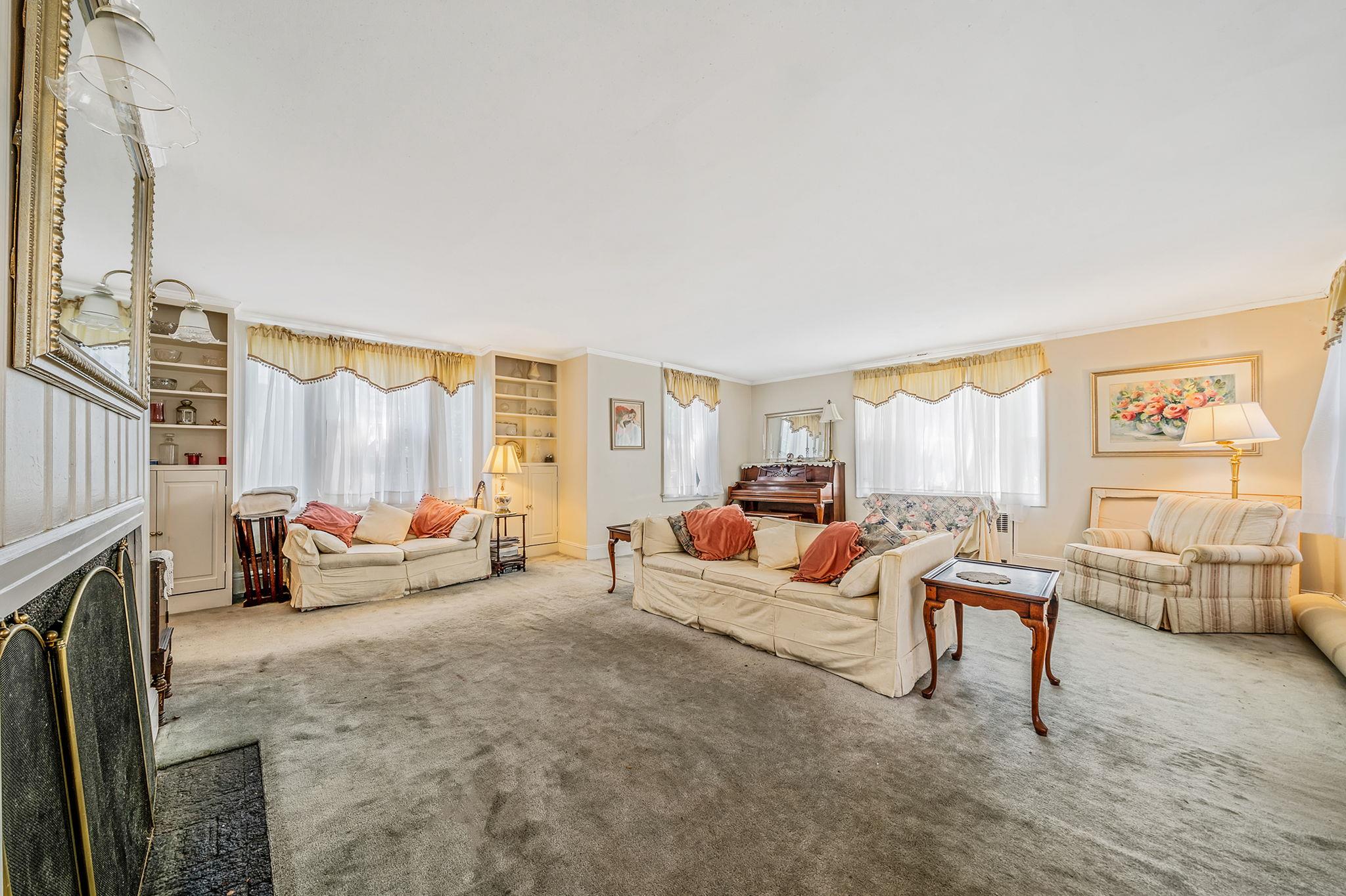 159 Brixton Road, Garden City, NY 11530