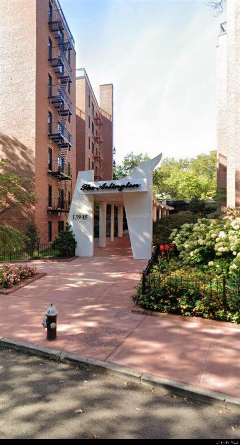 139-15 83 rd Ave # 101, Briarwood, NY 11435
