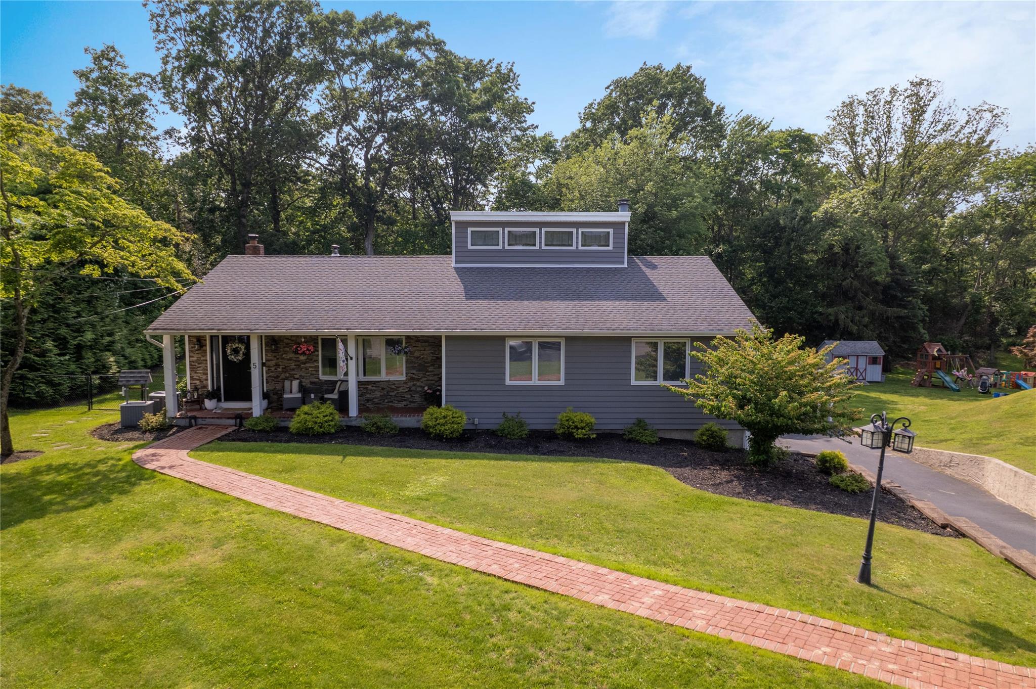 5 Dartmouth Road, Shoreham, NY 11786