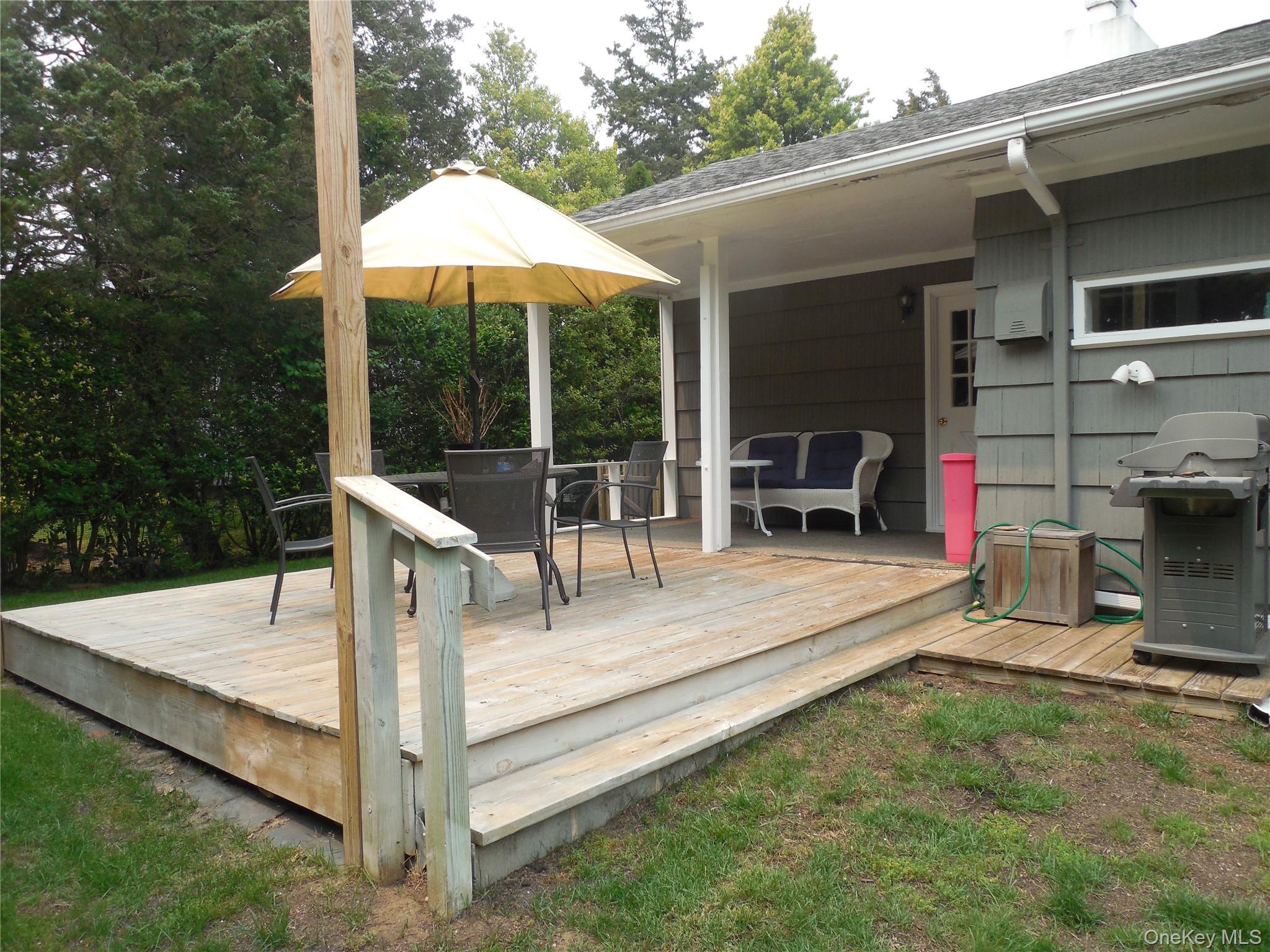 24 E Point Lane, Hampton Bays, NY 11946