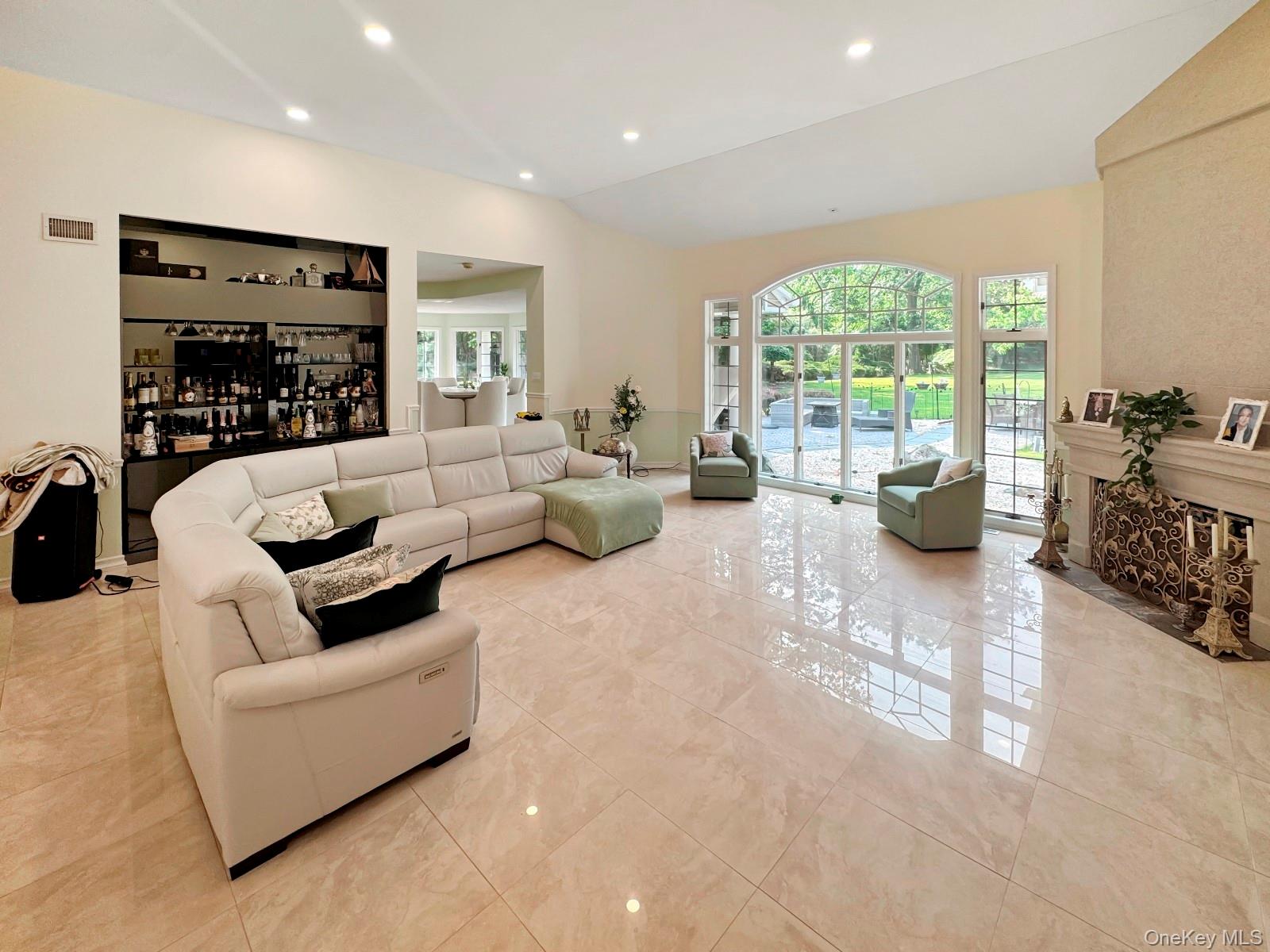 91 Harbor Road, Head Of The Harbor, NY 11780