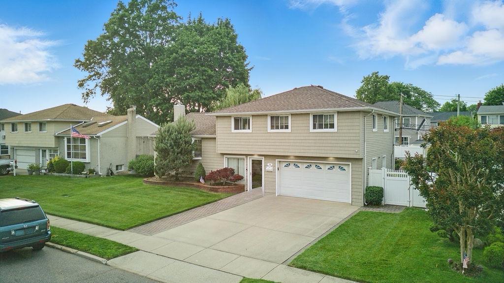 73 Fox Place, Hicksville, NY 11801