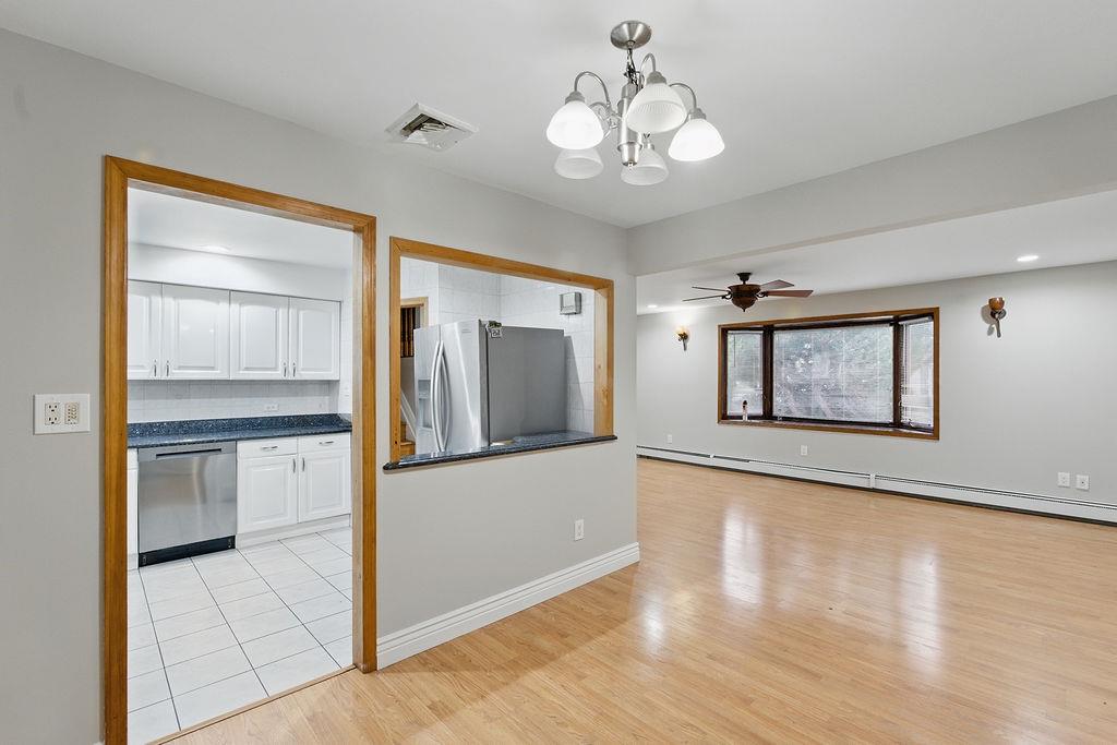 73 Fox Place, Hicksville, NY 11801
