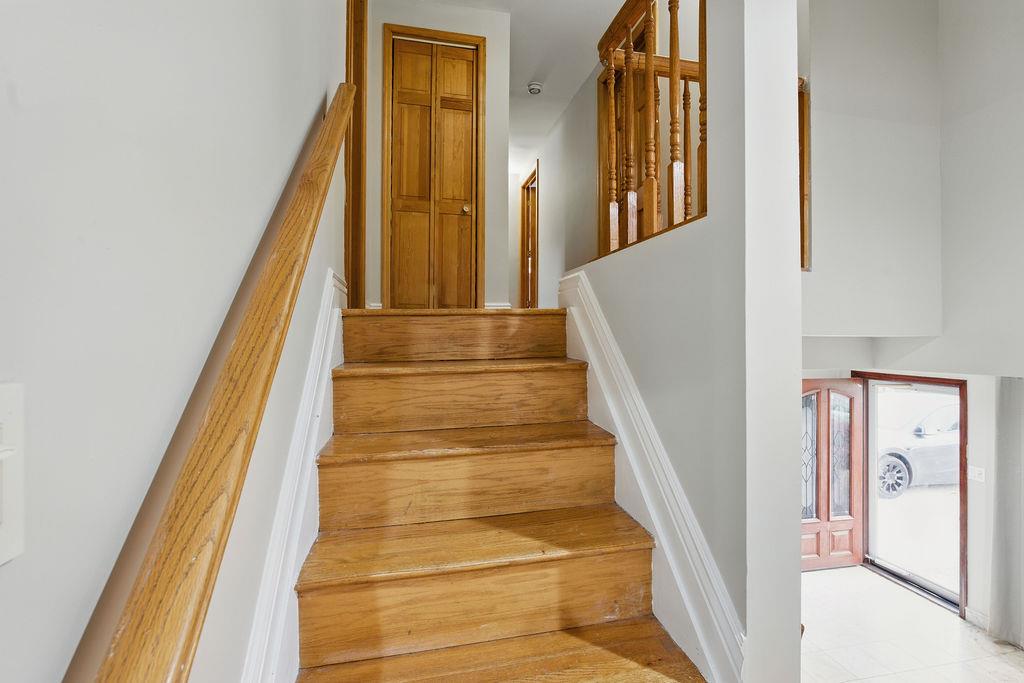 73 Fox Place, Hicksville, NY 11801