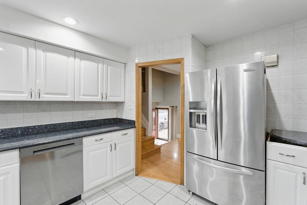 73 Fox Place, Hicksville, NY 11801