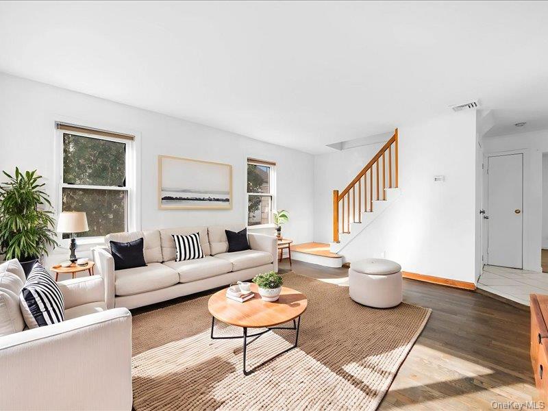 31 Broadmoor Lane, Westbury, NY 11590