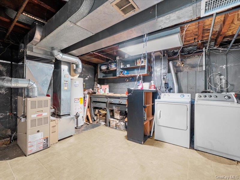 31 Broadmoor Lane, Westbury, NY 11590