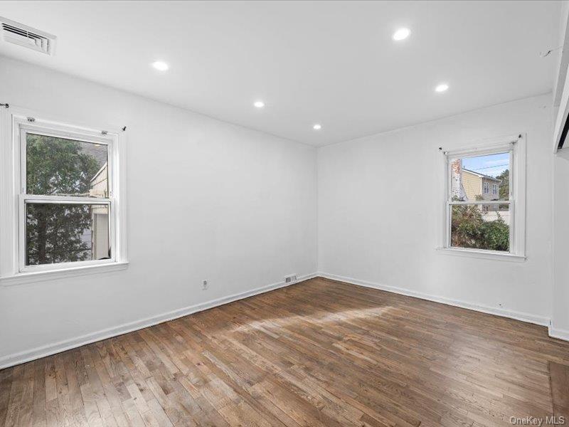 31 Broadmoor Lane, Westbury, NY 11590