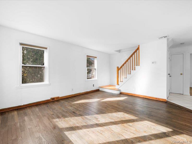 31 Broadmoor Lane, Westbury, NY 11590