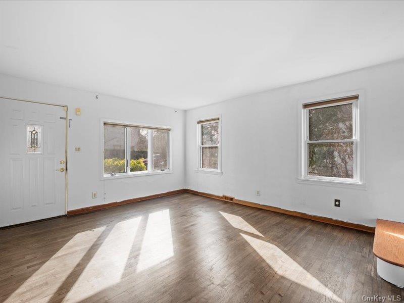 31 Broadmoor Lane, Westbury, NY 11590