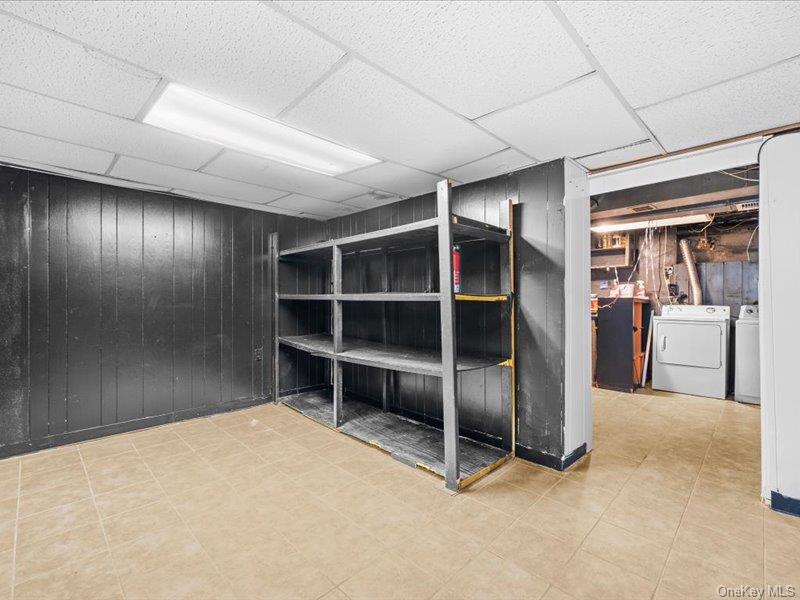 31 Broadmoor Lane, Westbury, NY 11590