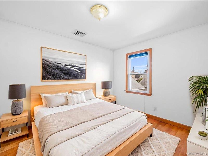 31 Broadmoor Lane, Westbury, NY 11590