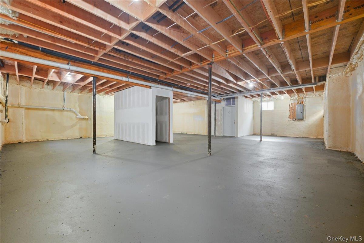 319 Blacksmith Road W, Levittown, NY 11756