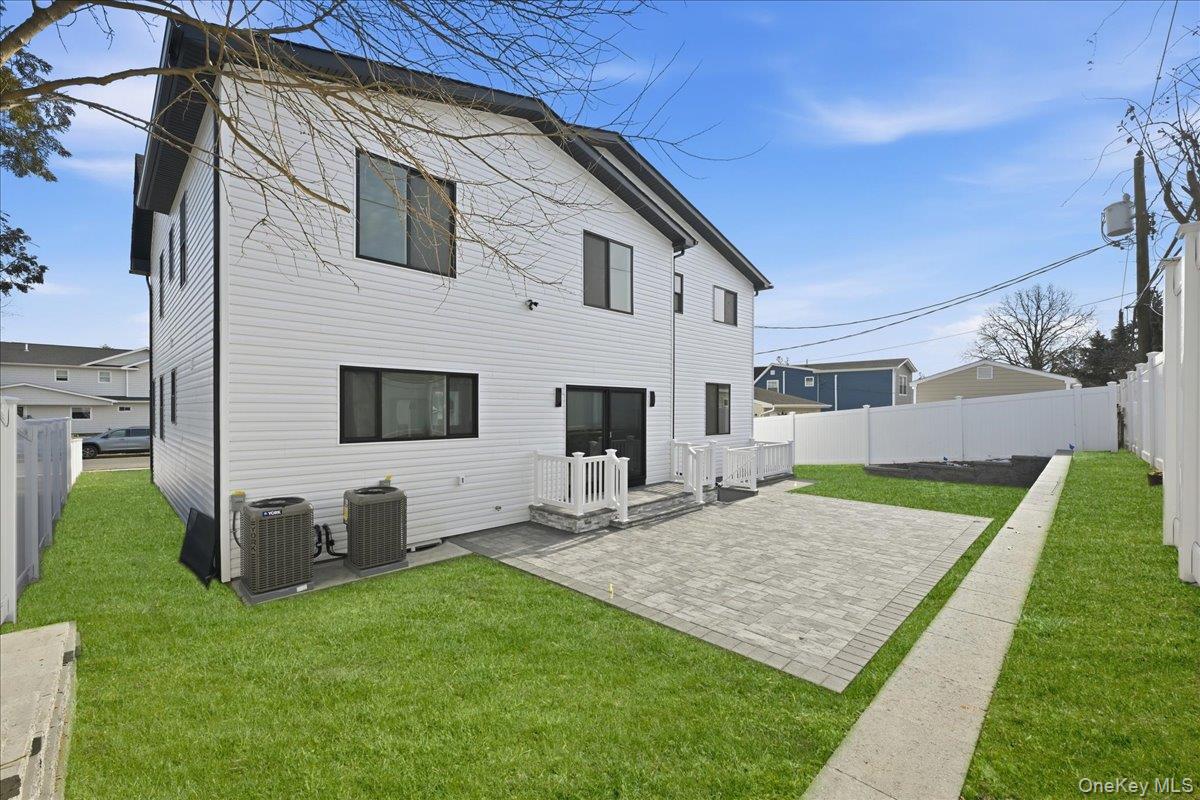 319 Blacksmith Road W, Levittown, NY 11756