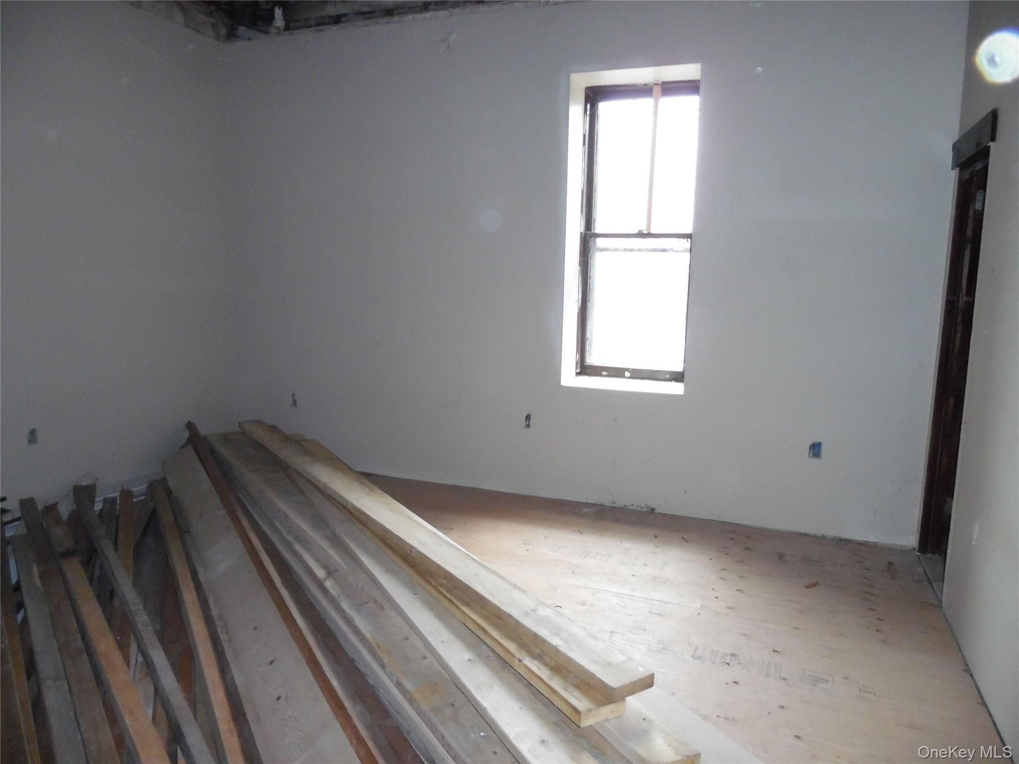 5 Bank St, Monticello, NY 12701