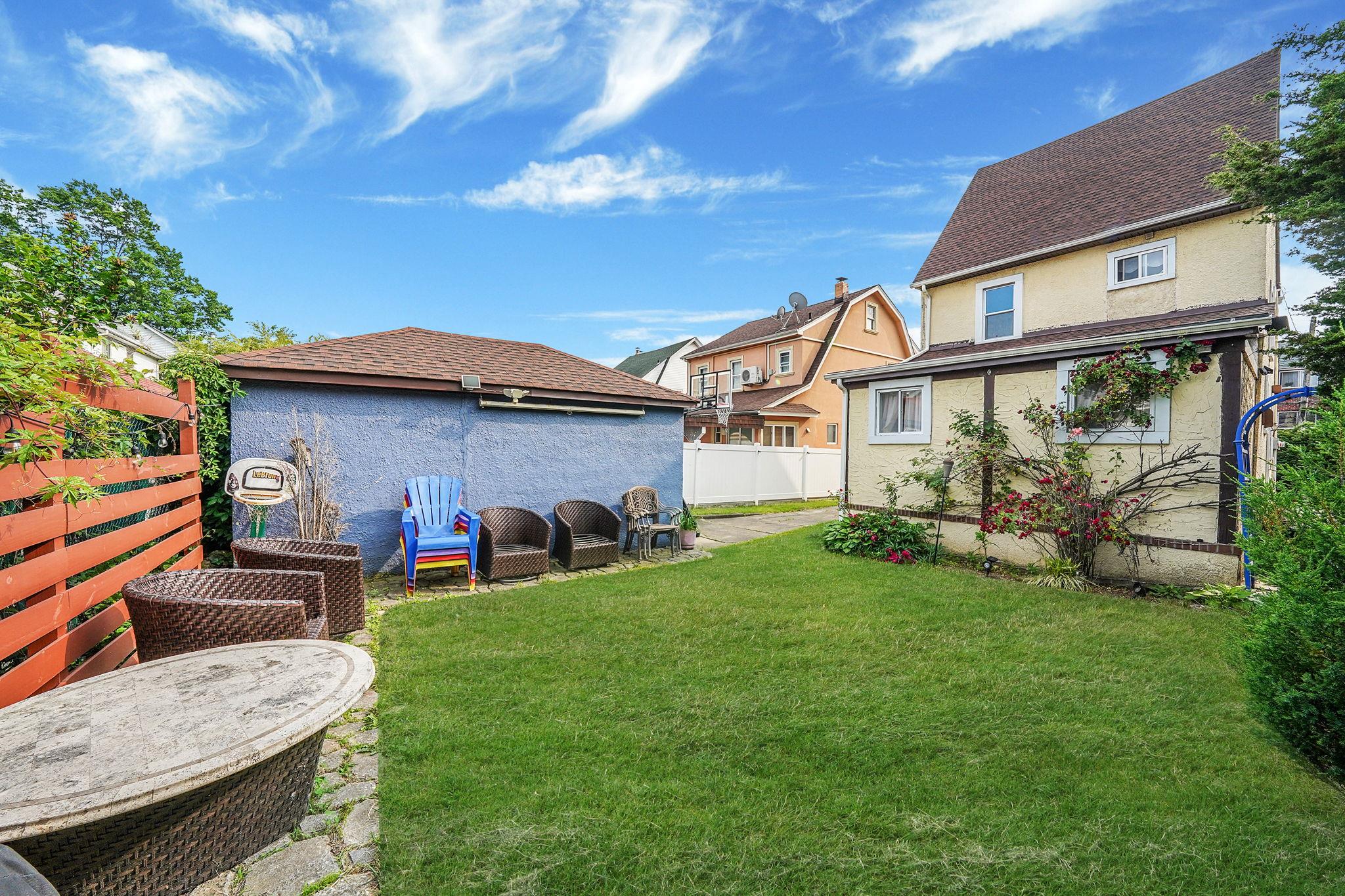 8511 169th Street, Jamaica Hills, NY 11432