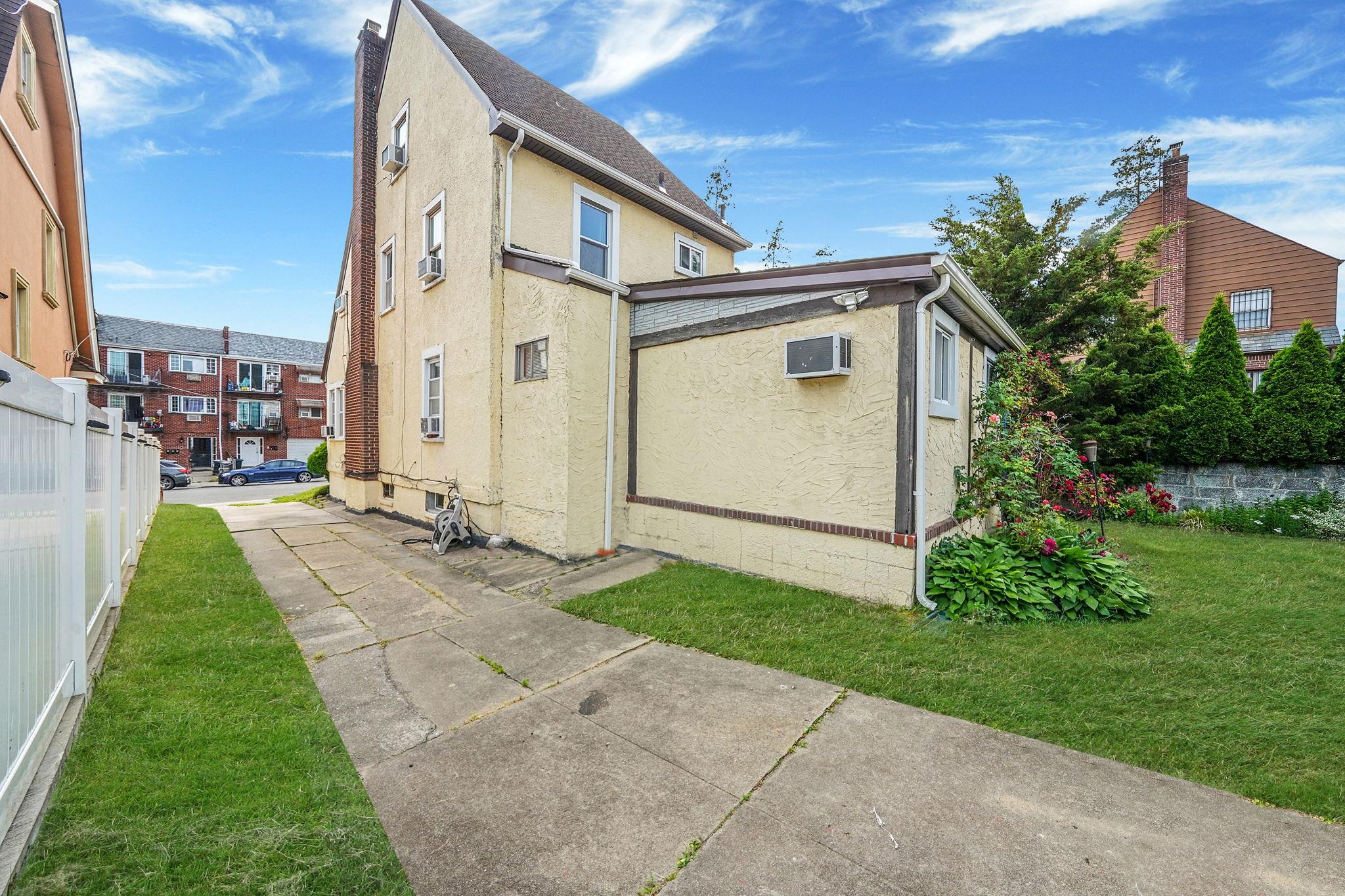 8511 169th Street, Jamaica Hills, NY 11432