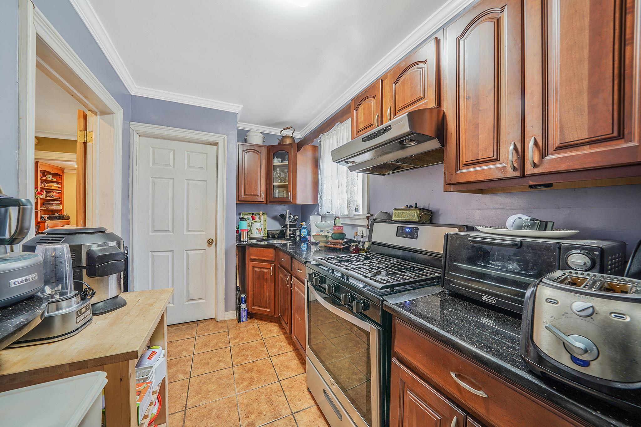 8511 169th Street, Jamaica Hills, NY 11432