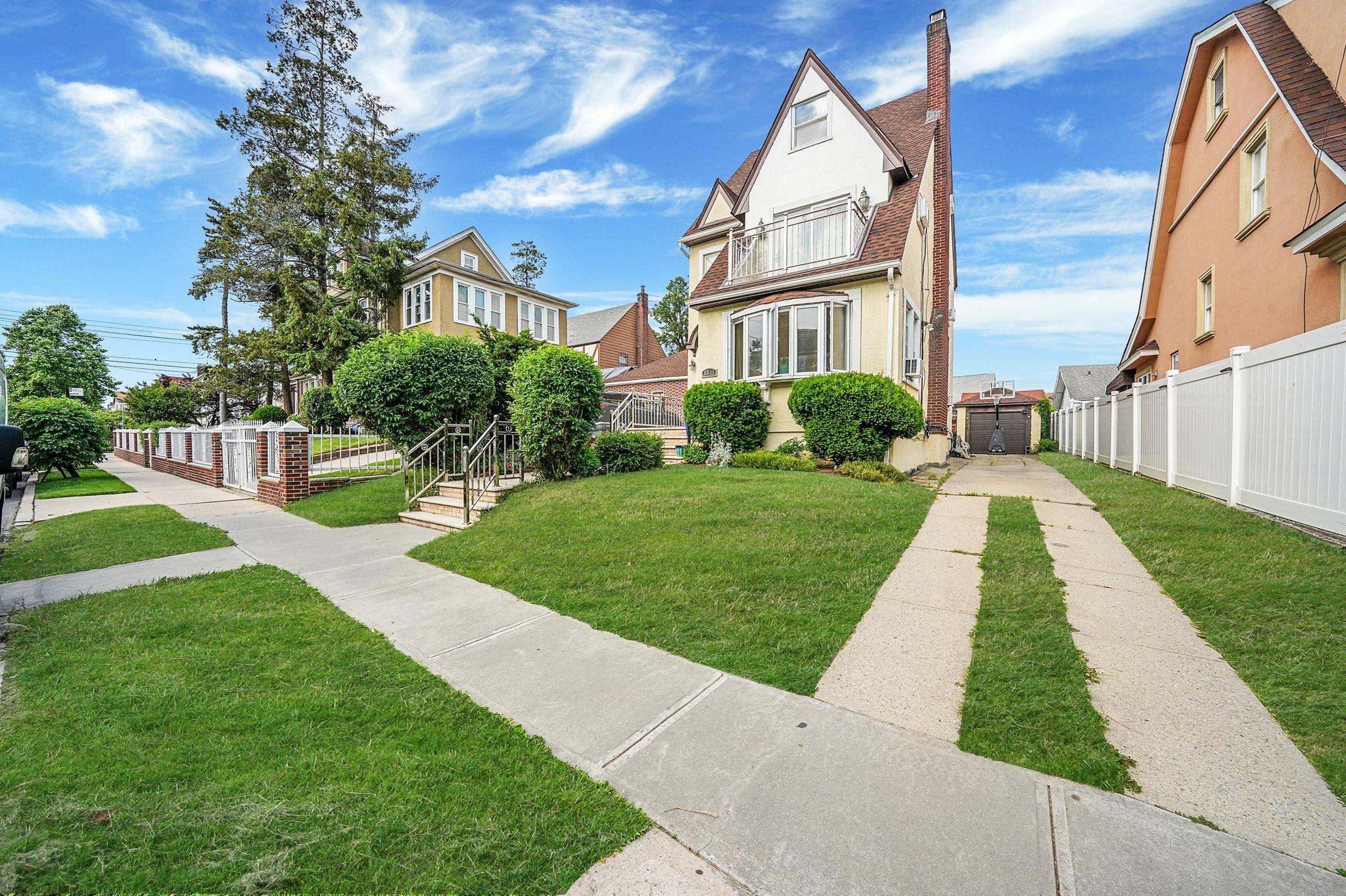 8511 169th Street, Jamaica Hills, NY 11432