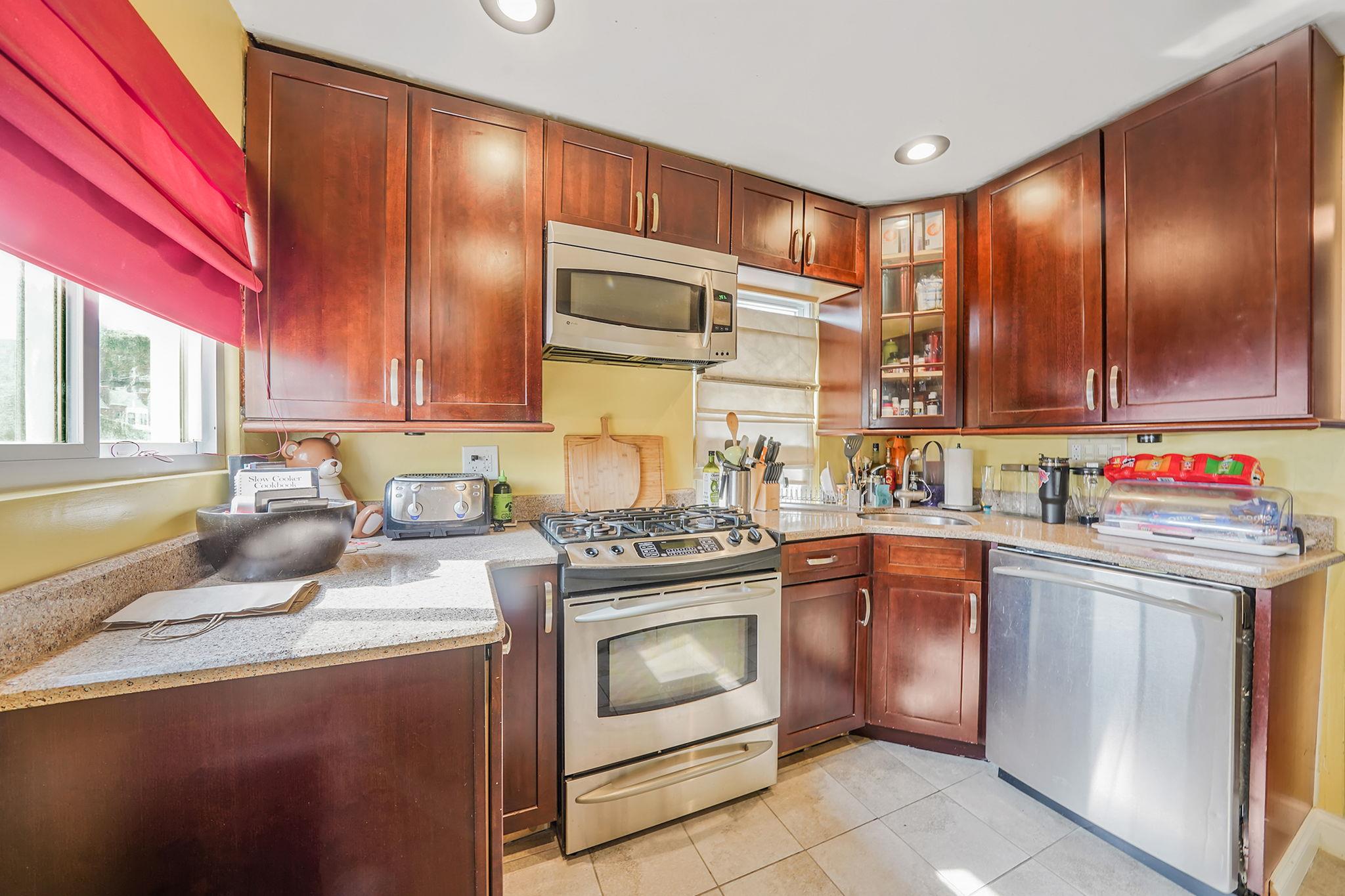 8511 169th Street, Jamaica Hills, NY 11432