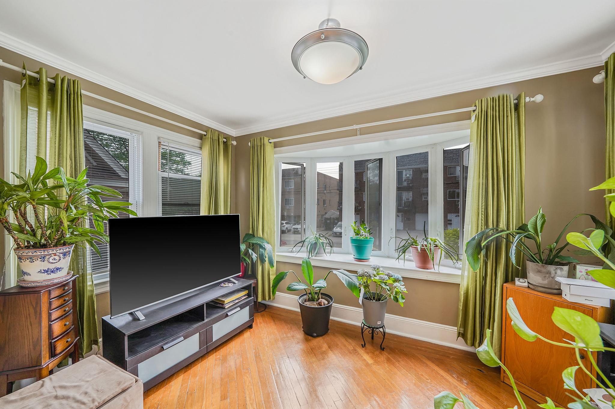 8511 169th Street, Jamaica Hills, NY 11432