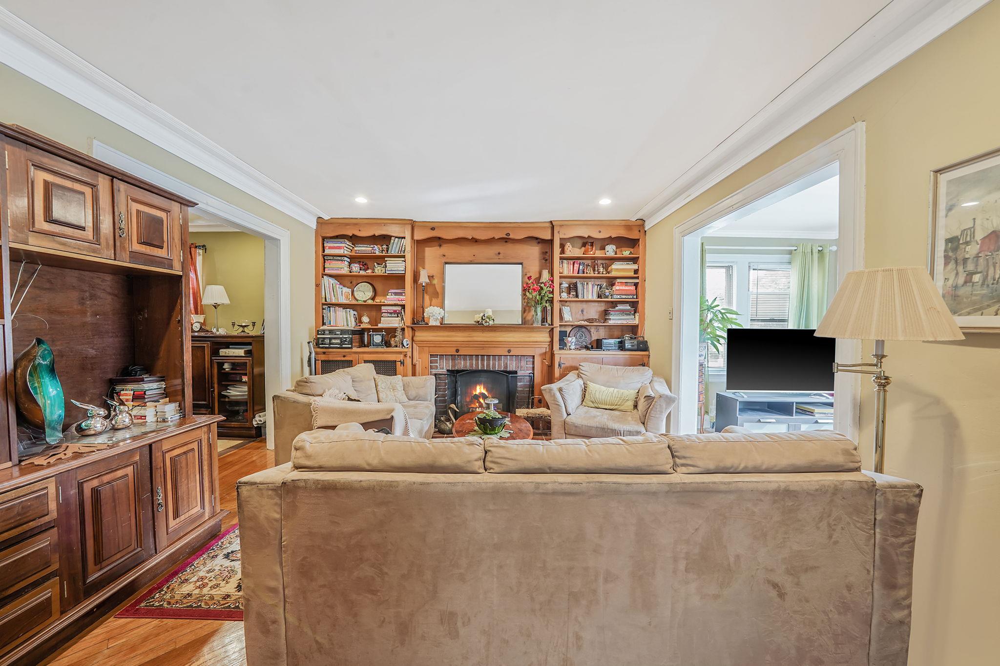 8511 169th Street, Jamaica Hills, NY 11432