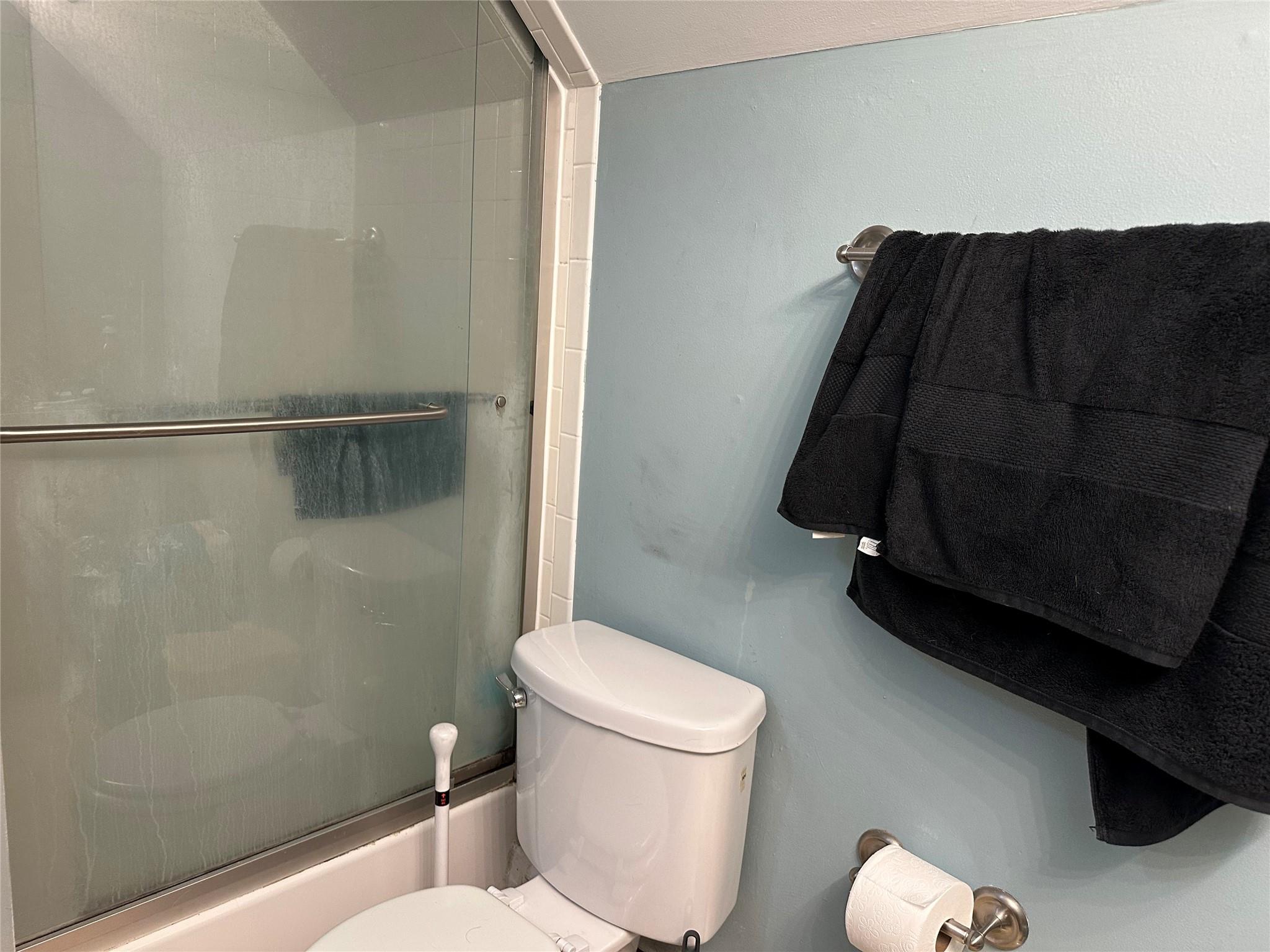 2 Hamilton Court, Coram, NY 11727