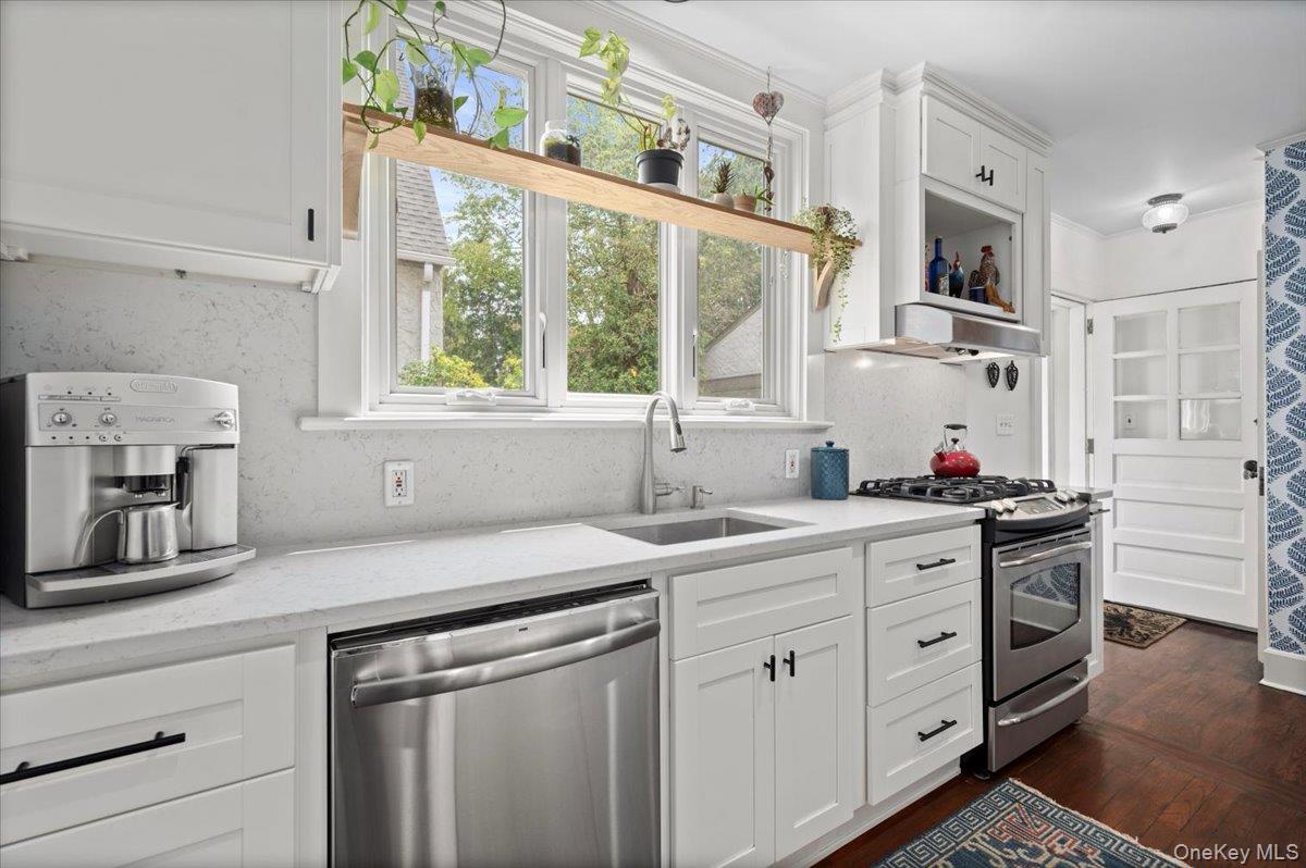 400 Manor Ridge Road, Pelham, NY 10803